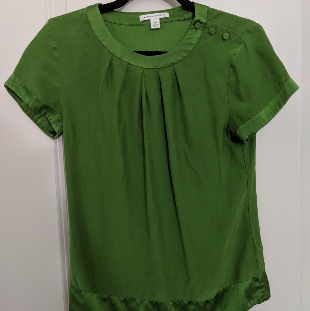 Banana Republic 100% silk blouse